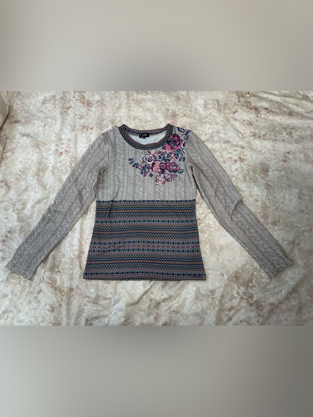 Floral-Accent Cable Knit Long Sleeve Top in Light Gray